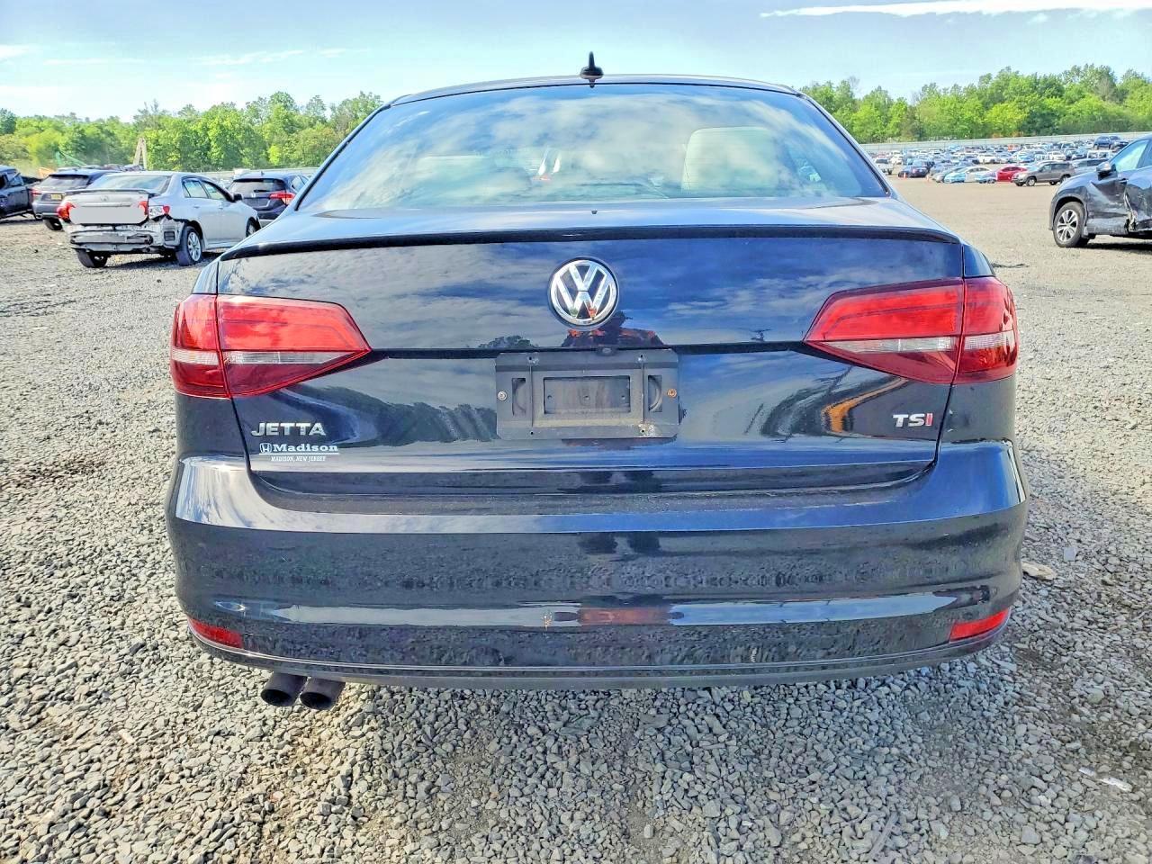 2016 VOLKSWAGEN JETTA