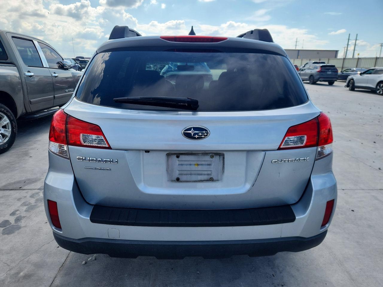 2013 SUBARU Outback