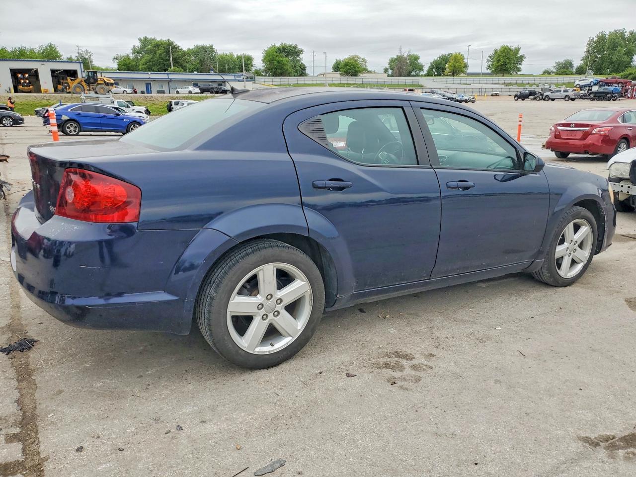 2013 DODGE Avenger