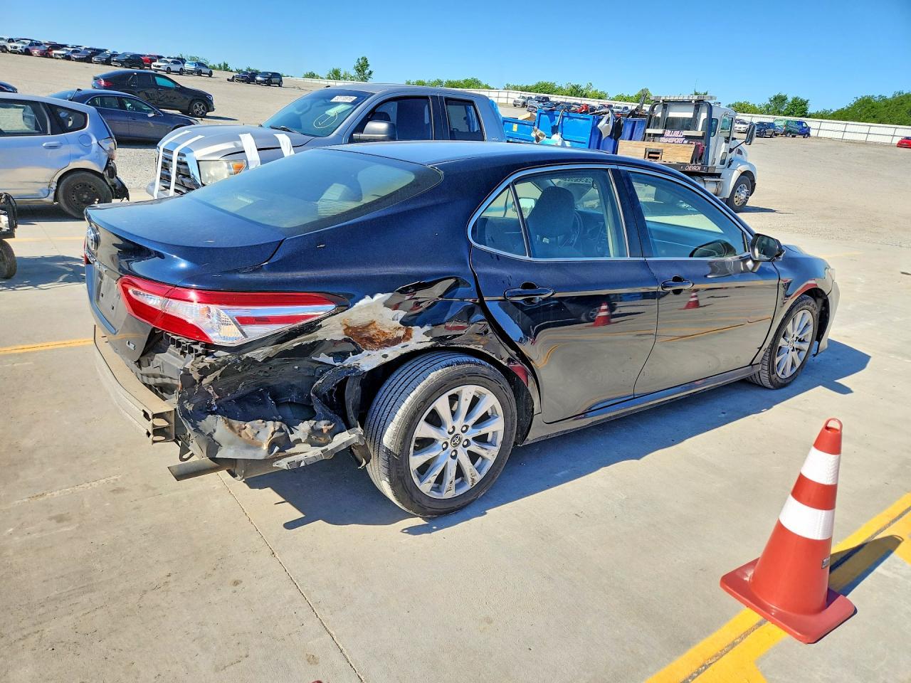 2018 TOYOTA CAMRY