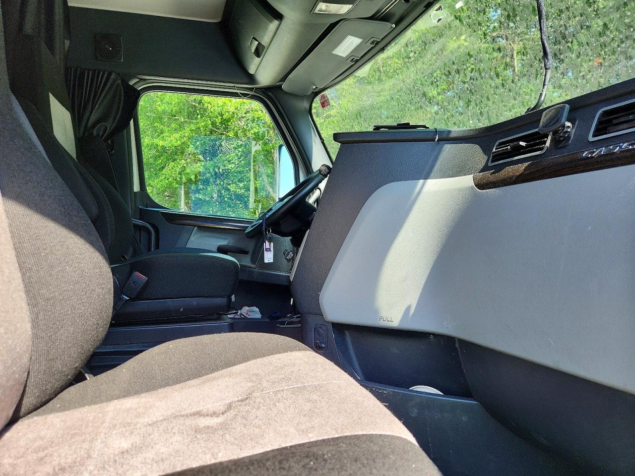 2020 FREIGHTLINER CASCADIA 126