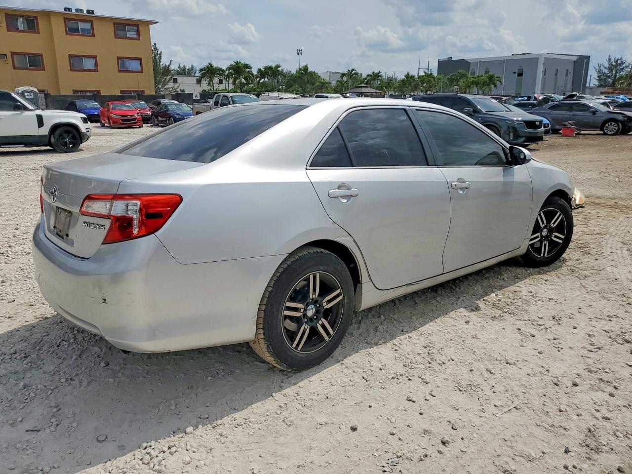 2014 TOYOTA CAMRY
