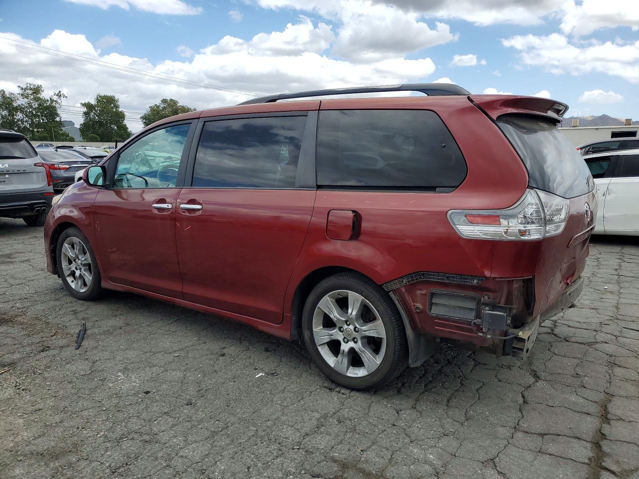 2013 TOYOTA SIENNA