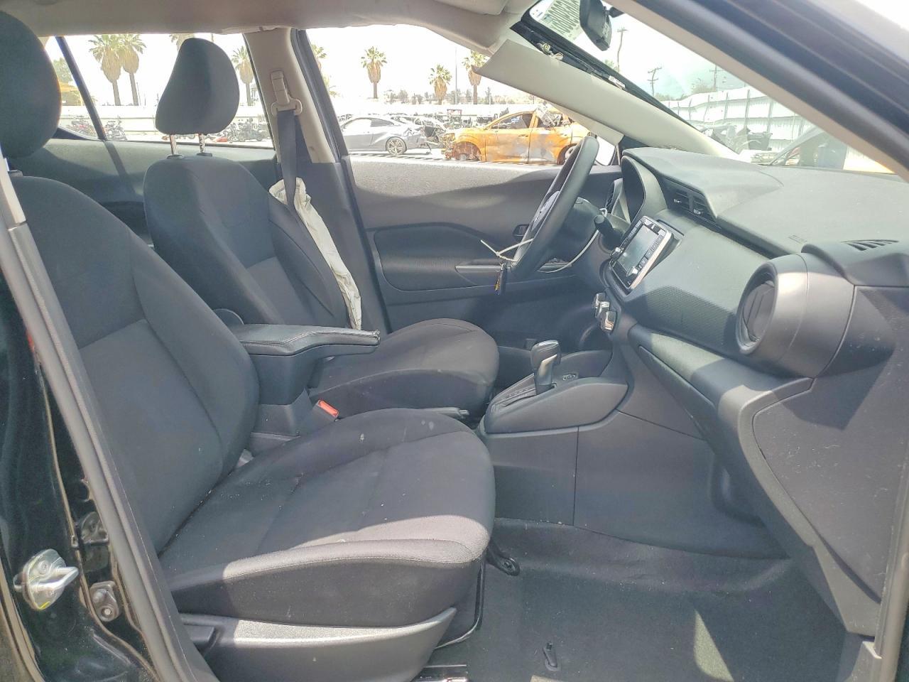 2023 NISSAN KICKS