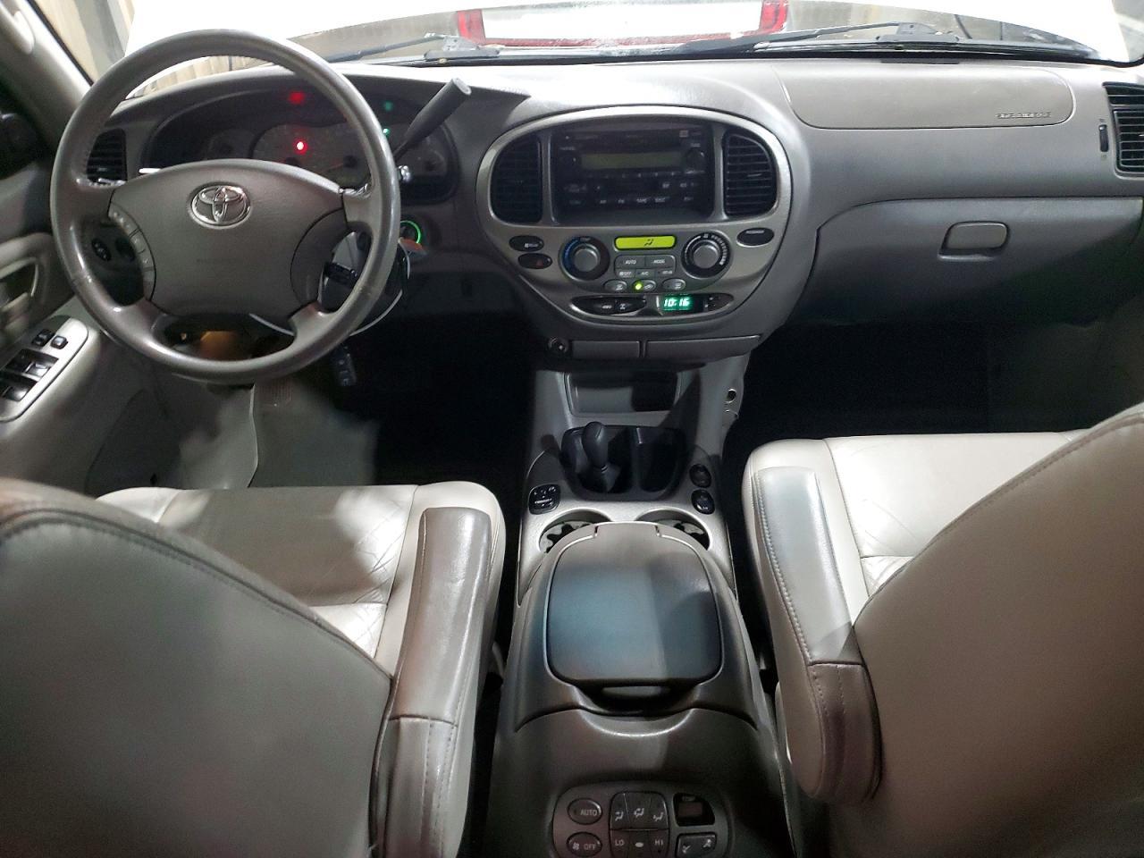 2004 TOYOTA Sequoia