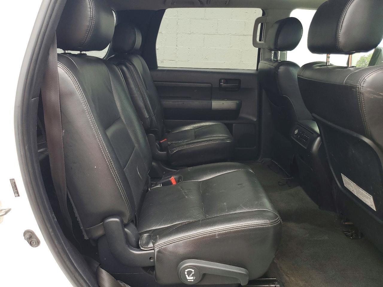 2010 TOYOTA Sequoia