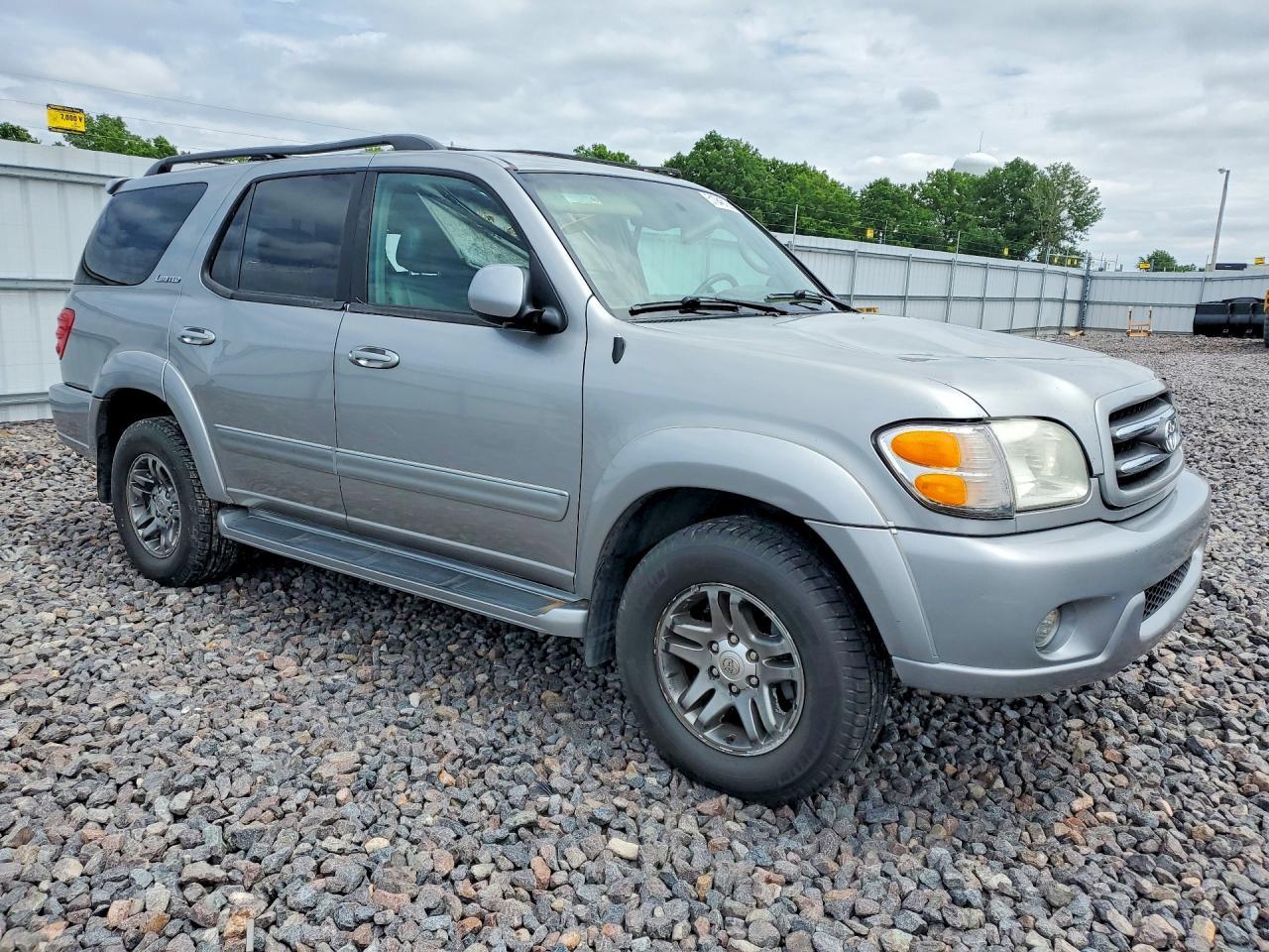 2004 TOYOTA Sequoia