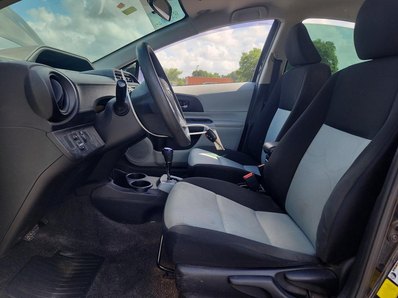 2013 TOYOTA Prius c