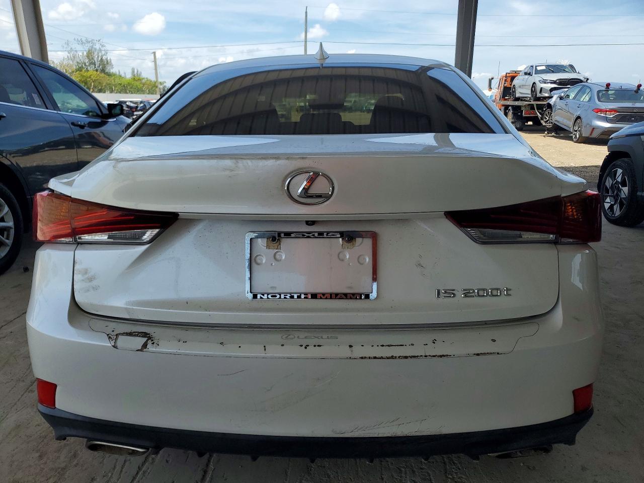 2017 LEXUS IS 200t