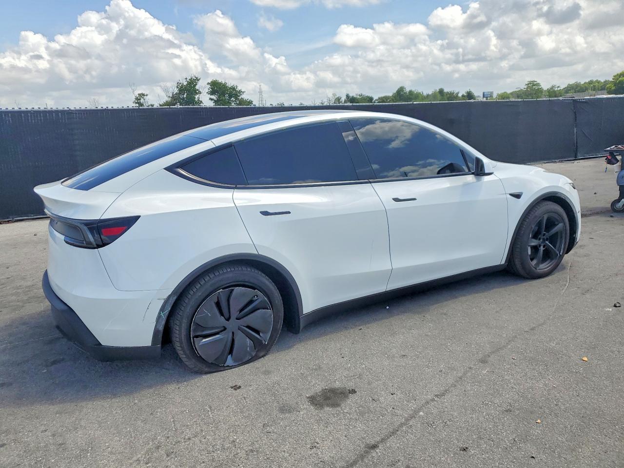 2026 TESLA MODEL Y