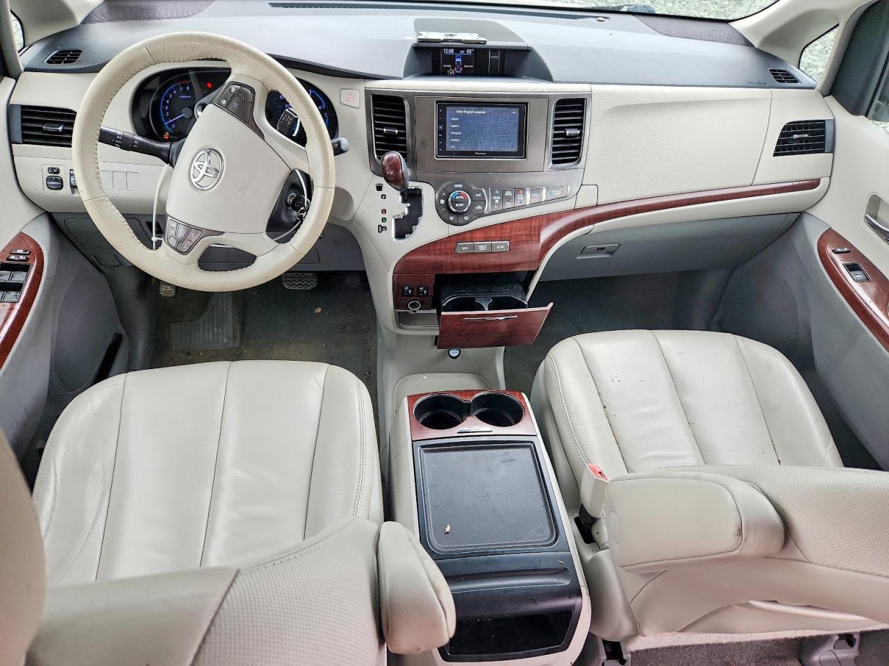 2014 TOYOTA SIENNA