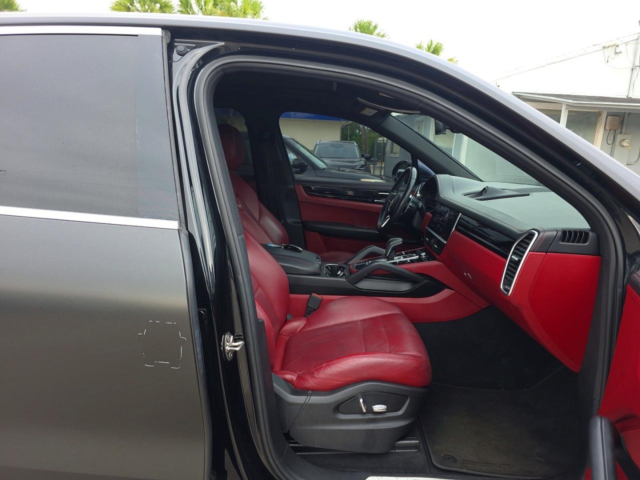 2019 PORSCHE CAYENNE