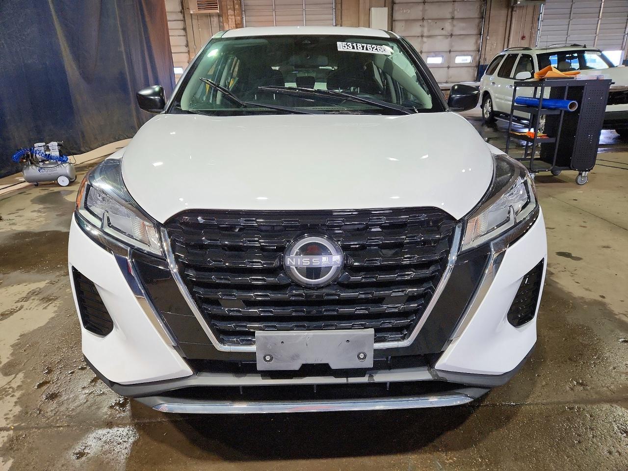 2023 NISSAN KICKS
