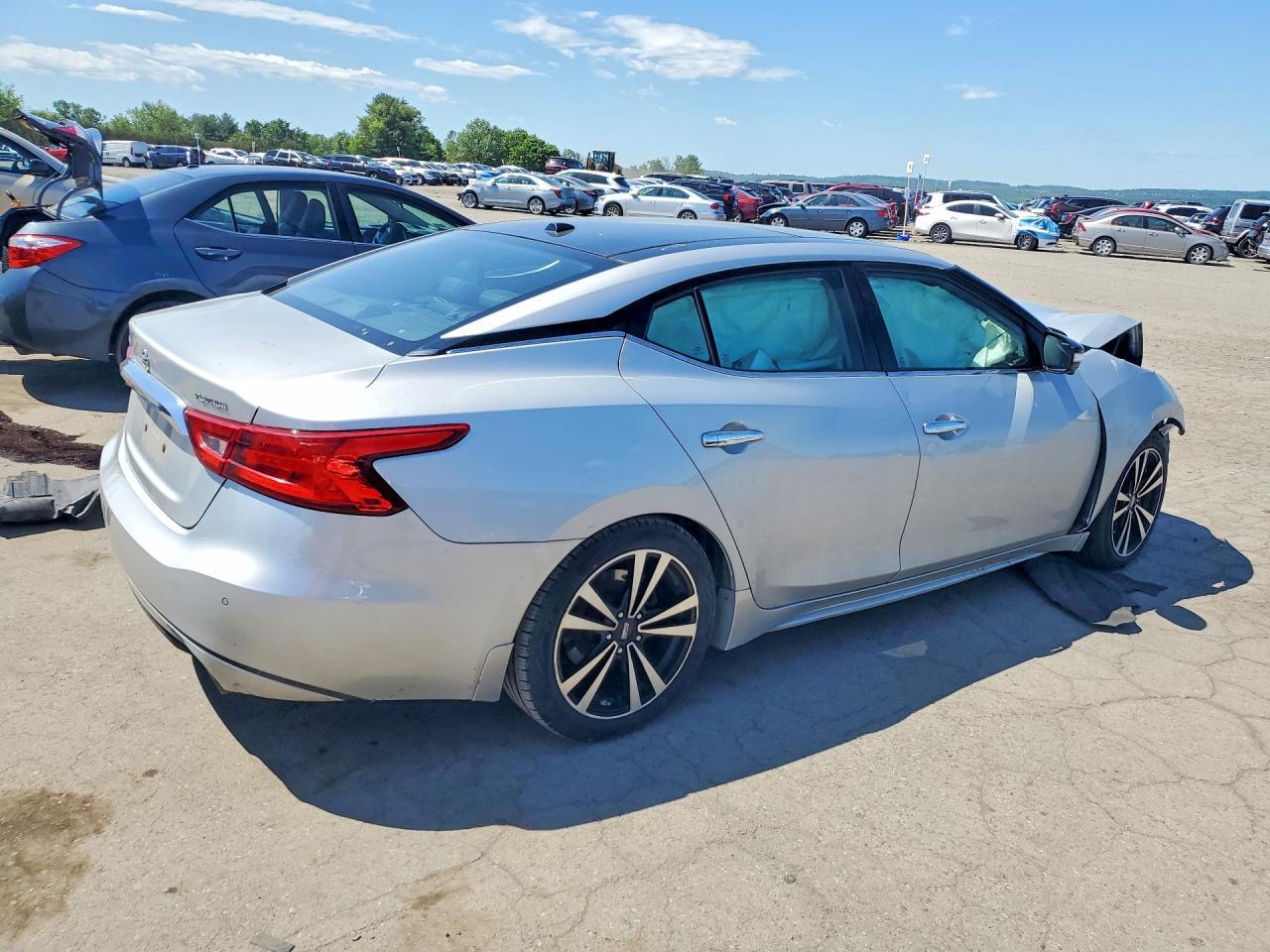 2017 NISSAN Maxima