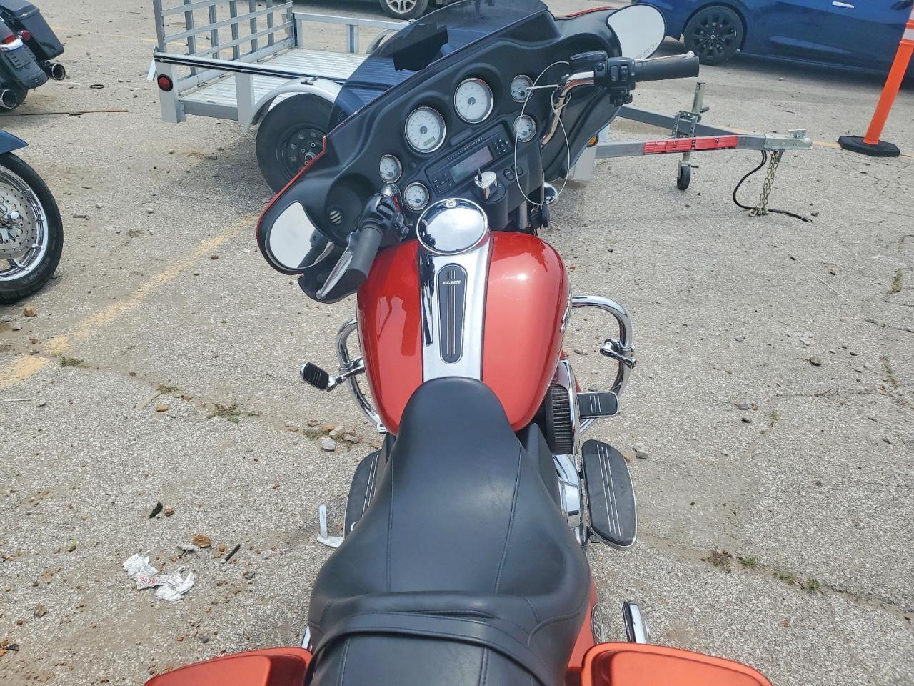 2011 HARLEY-DAVIDSON FLHX