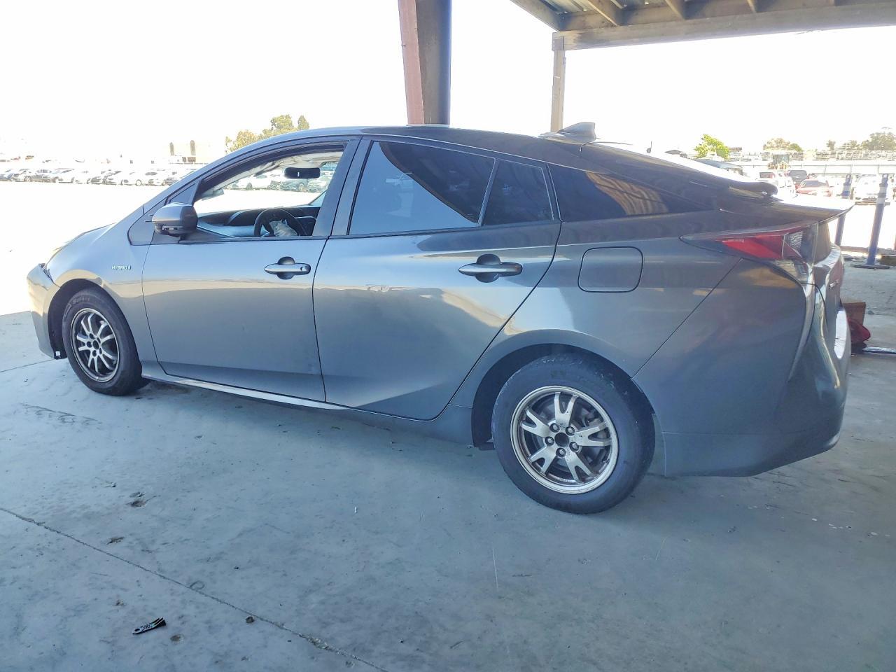 2016 TOYOTA PRIUS