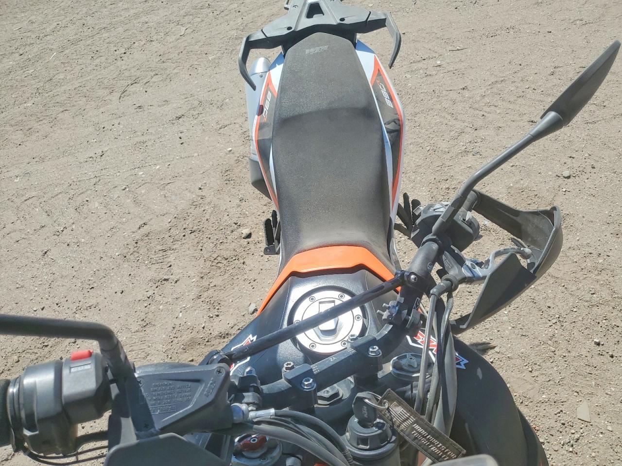 2021 KTM 890