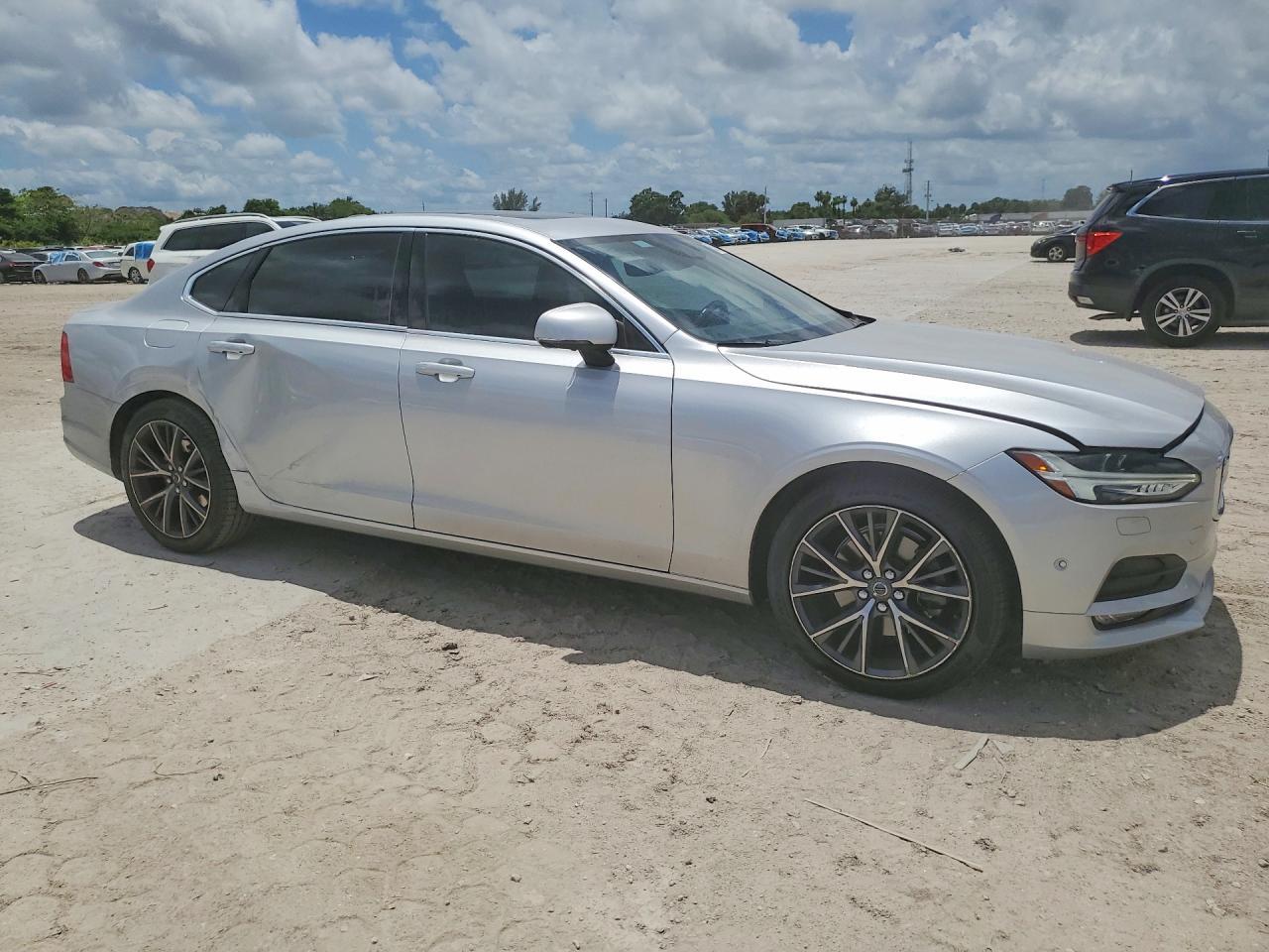 2018 VOLVO S90