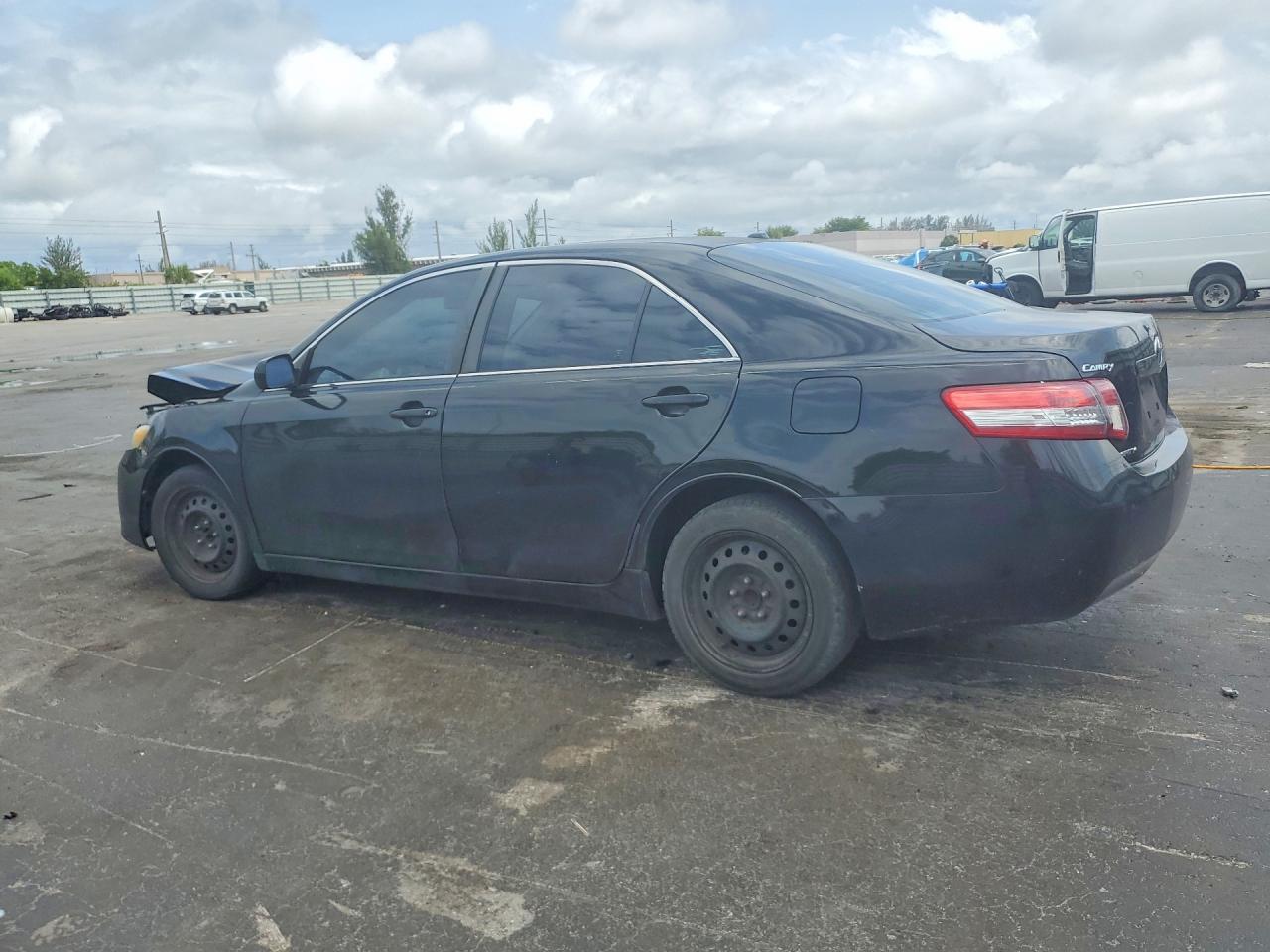 2011 TOYOTA CAMRY