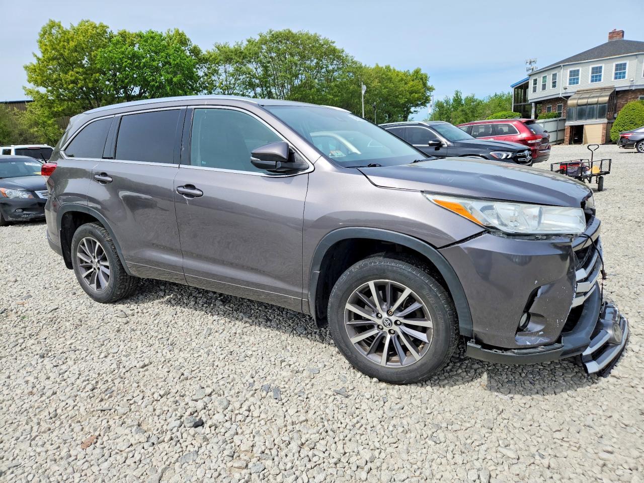 2017 TOYOTA HIGHLANDER
