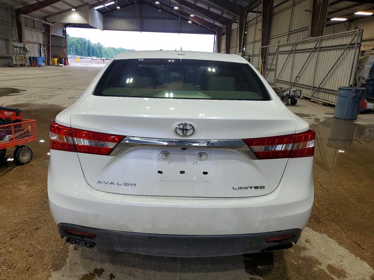 2013 TOYOTA Avalon
