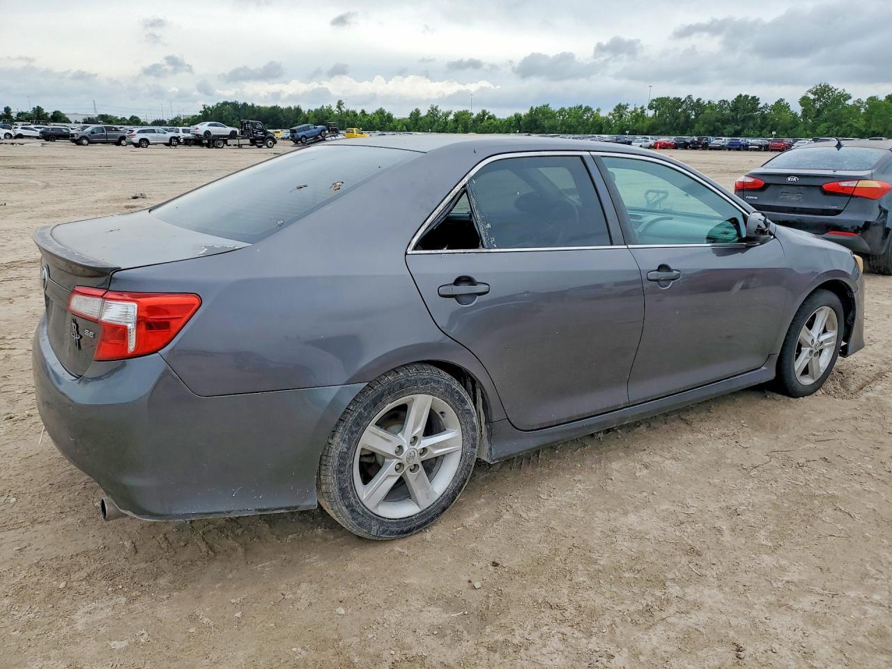 2014 TOYOTA CAMRY