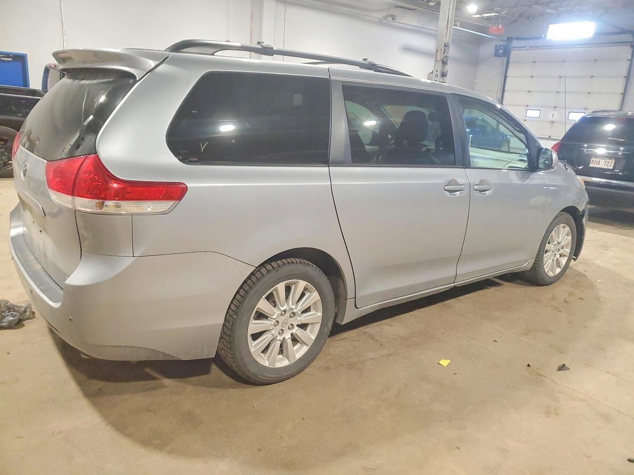 2014 TOYOTA SIENNA
