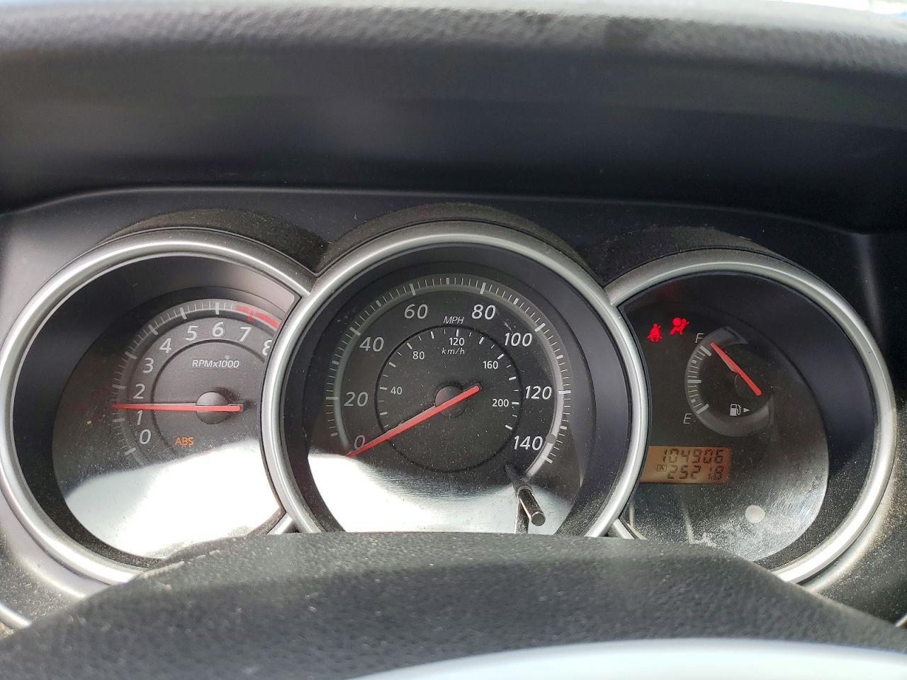 2011 NISSAN VERSA