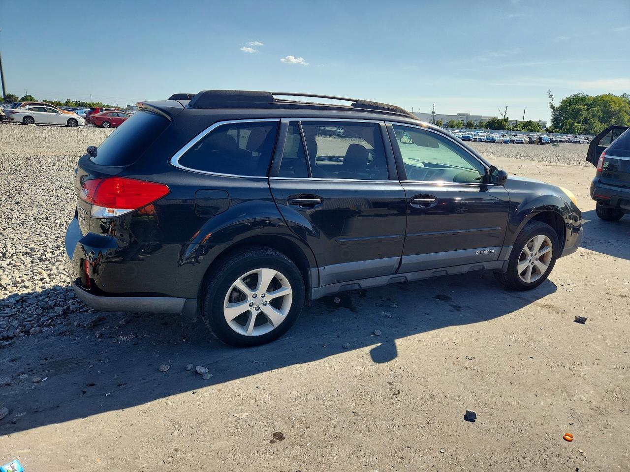 2013 SUBARU Outback