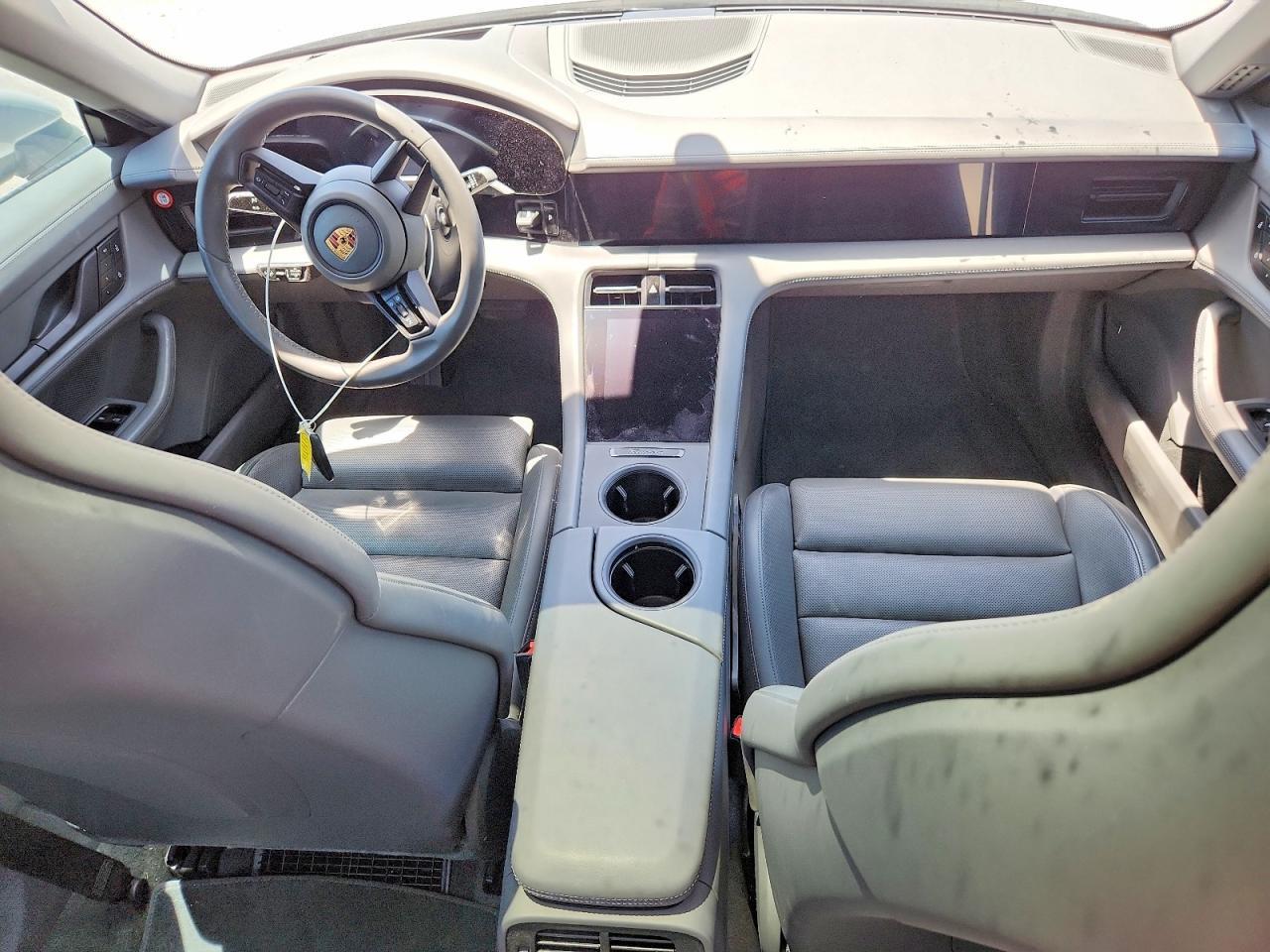 2022 PORSCHE Taycan