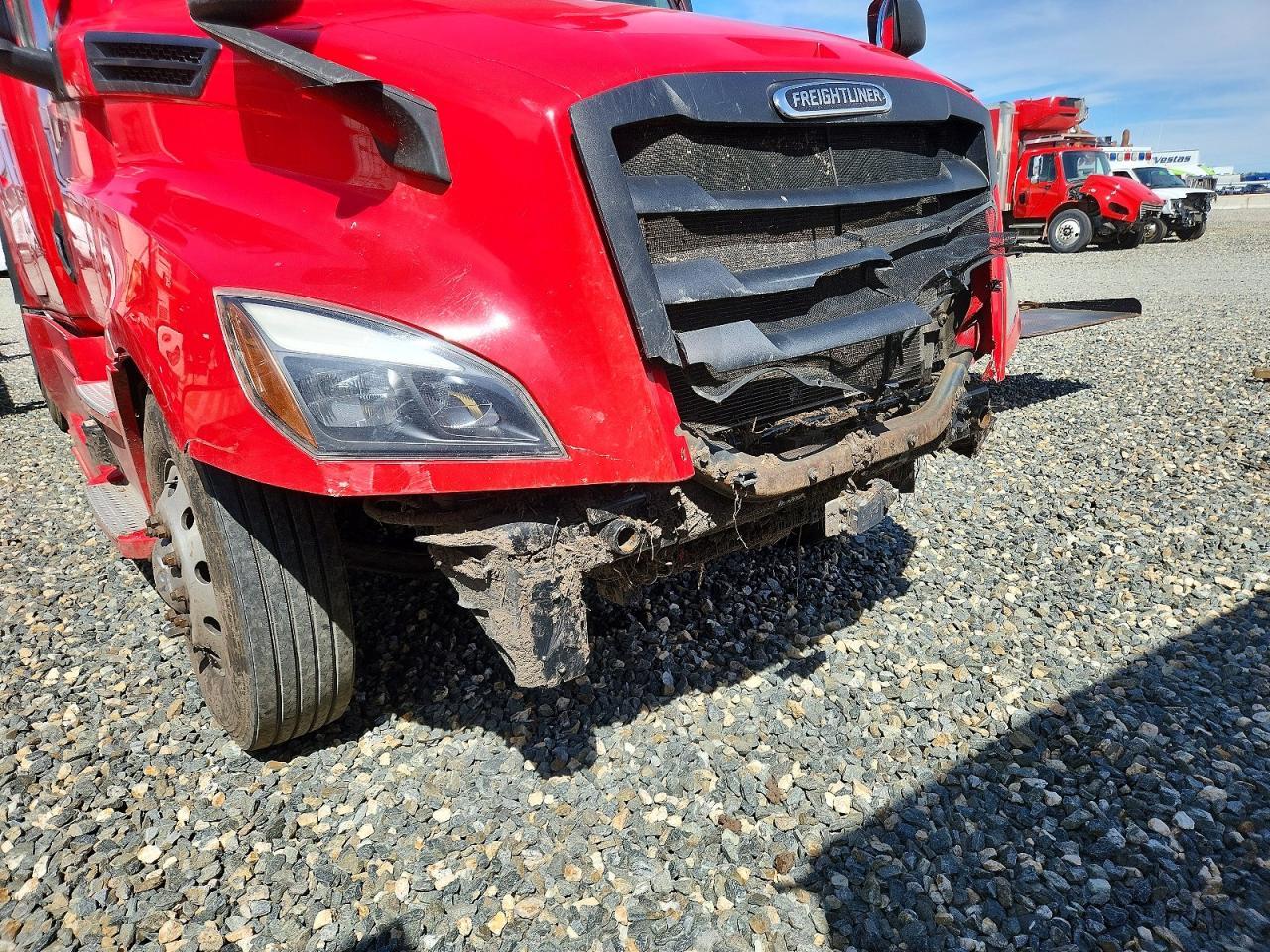 2021 FREIGHTLINER CASCADIA 126
