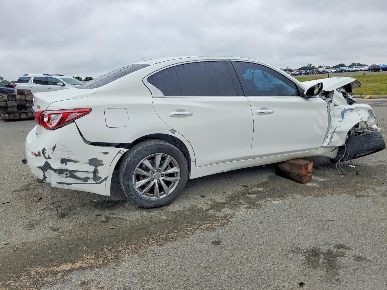 2014 INFINITI Q50