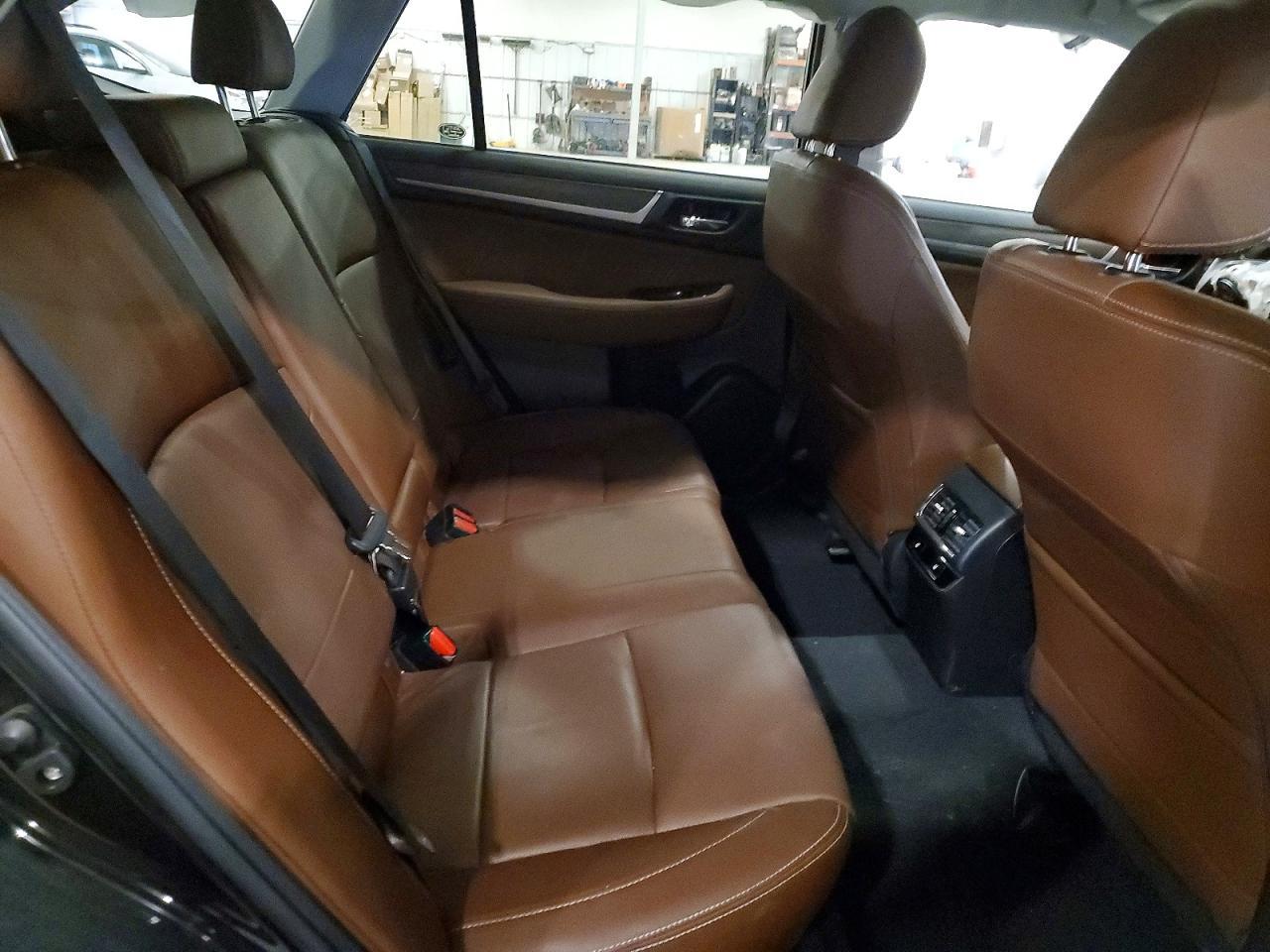 2017 SUBARU Outback