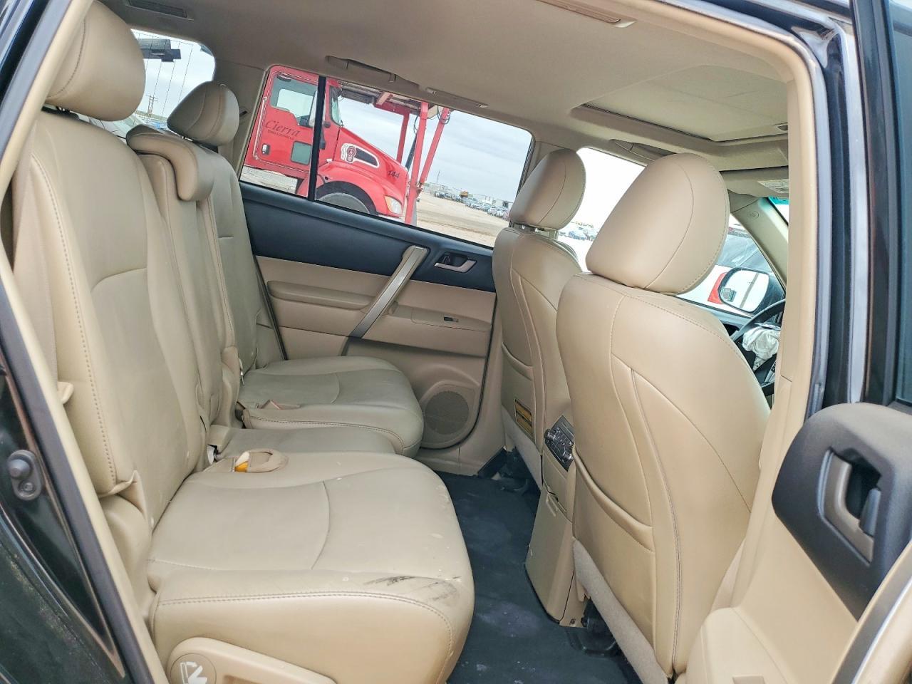 2011 TOYOTA HIGHLANDER