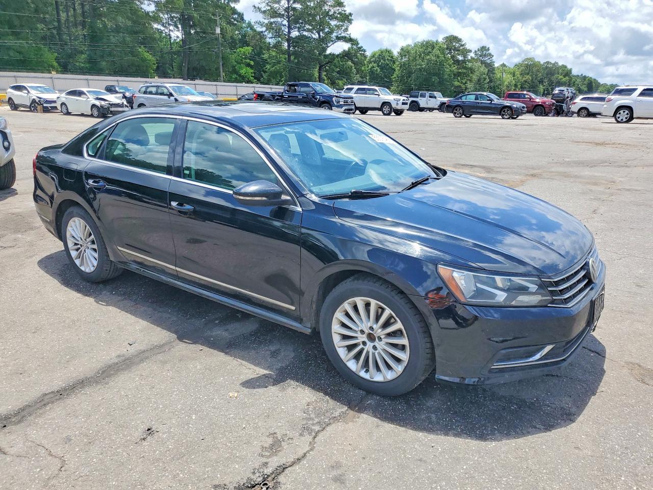 2016 VOLKSWAGEN Passat