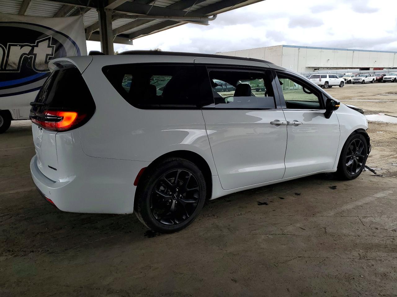 2025 CHRYSLER Pacifica