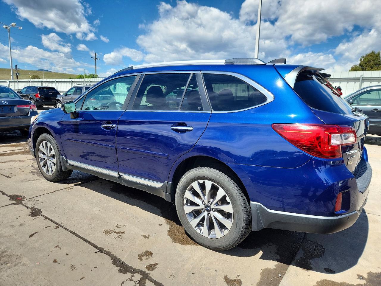 2017 SUBARU Outback