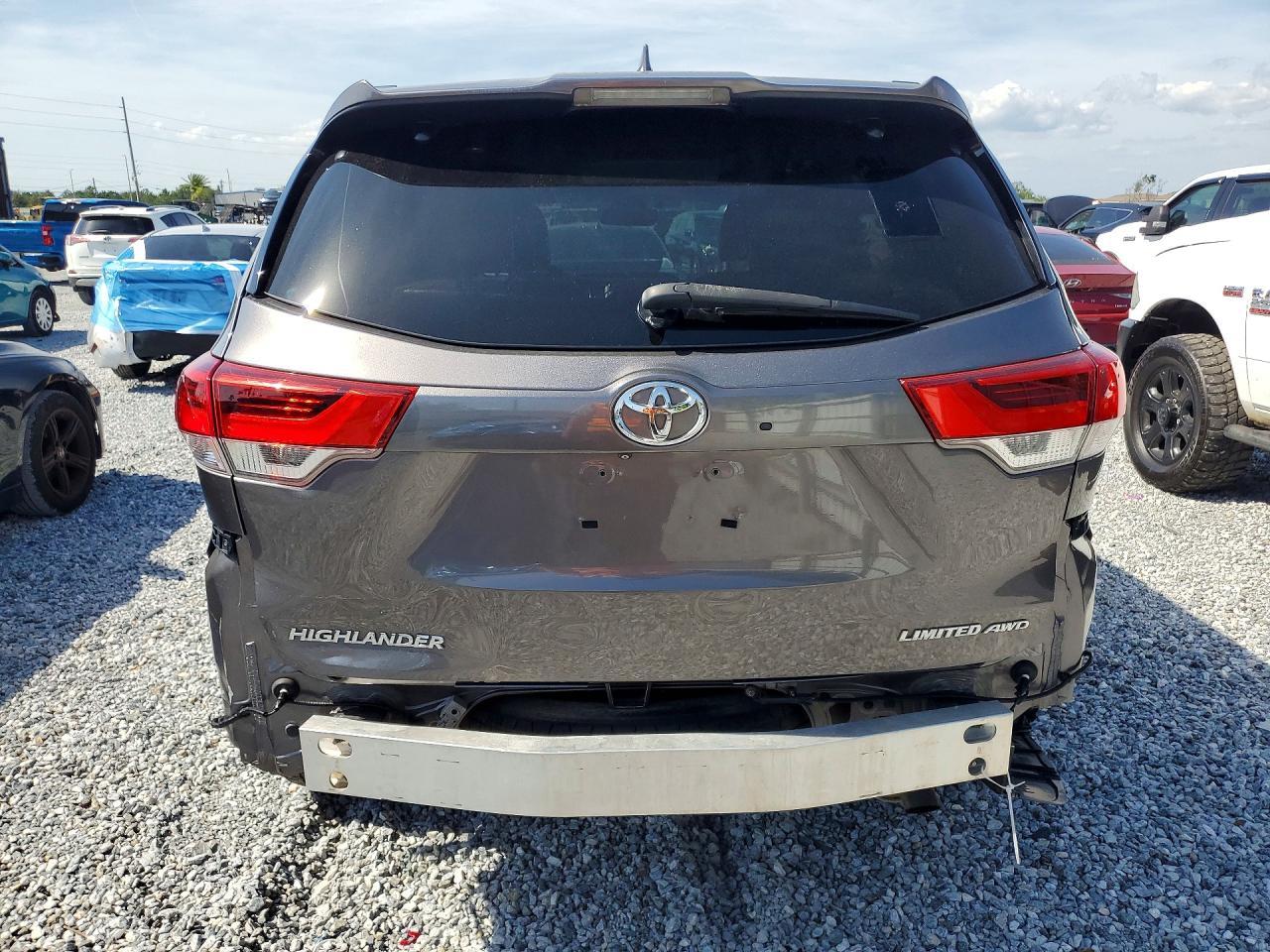 2018 TOYOTA HIGHLANDER