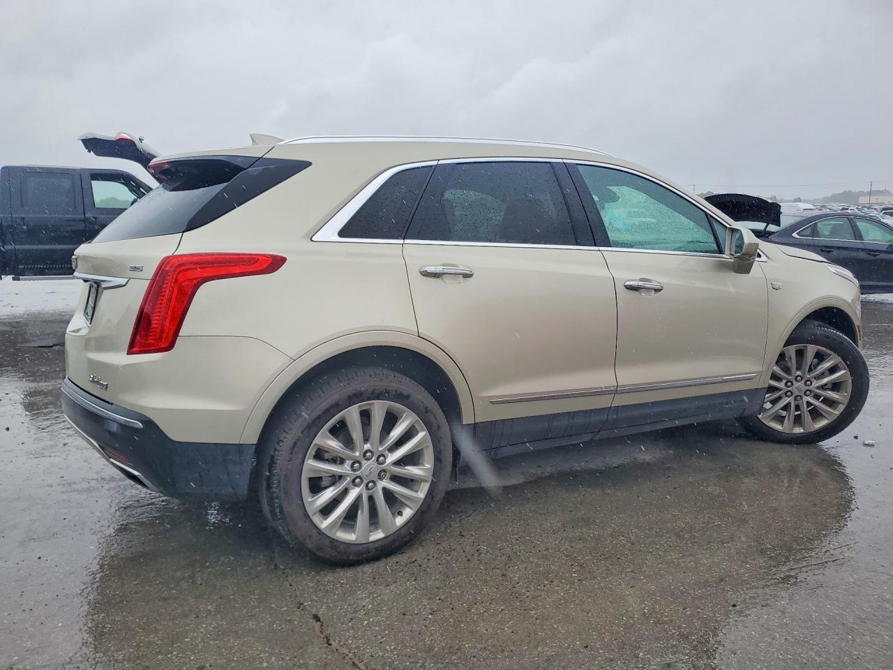 2017 CADILLAC XT5