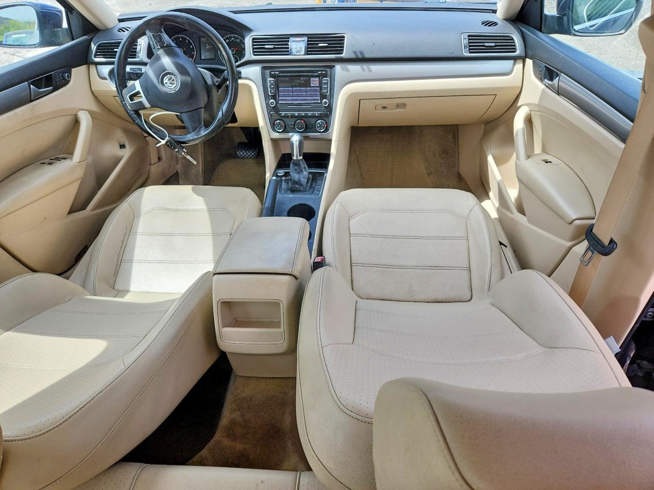 2015 VOLKSWAGEN Passat
