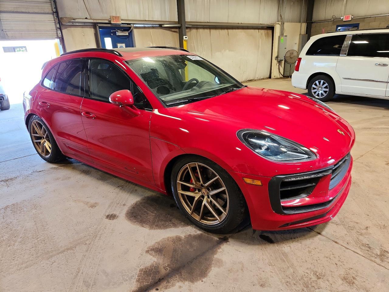 2025 PORSCHE Macan