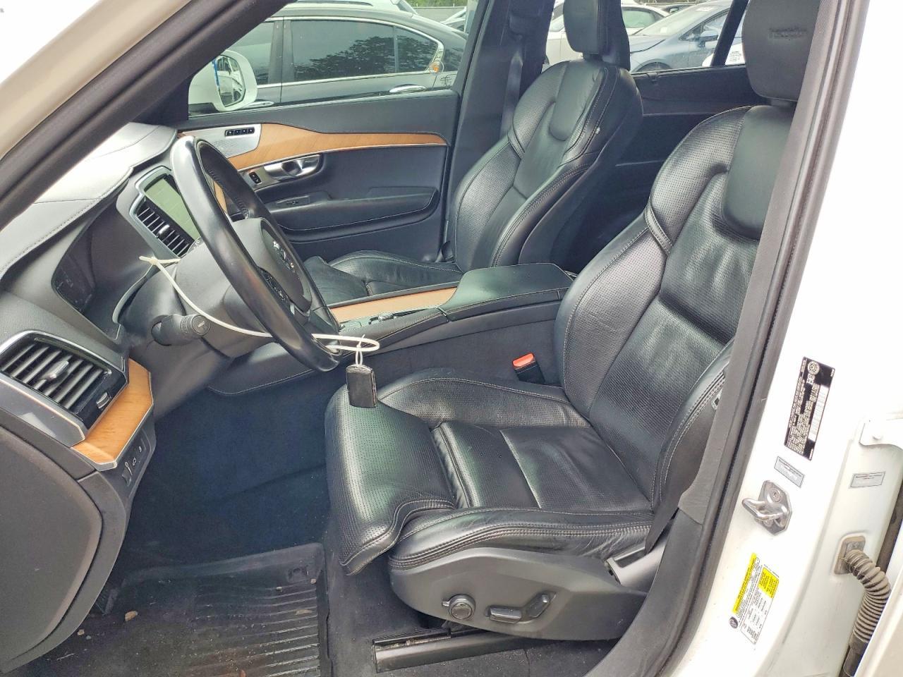 2019 VOLVO XC90