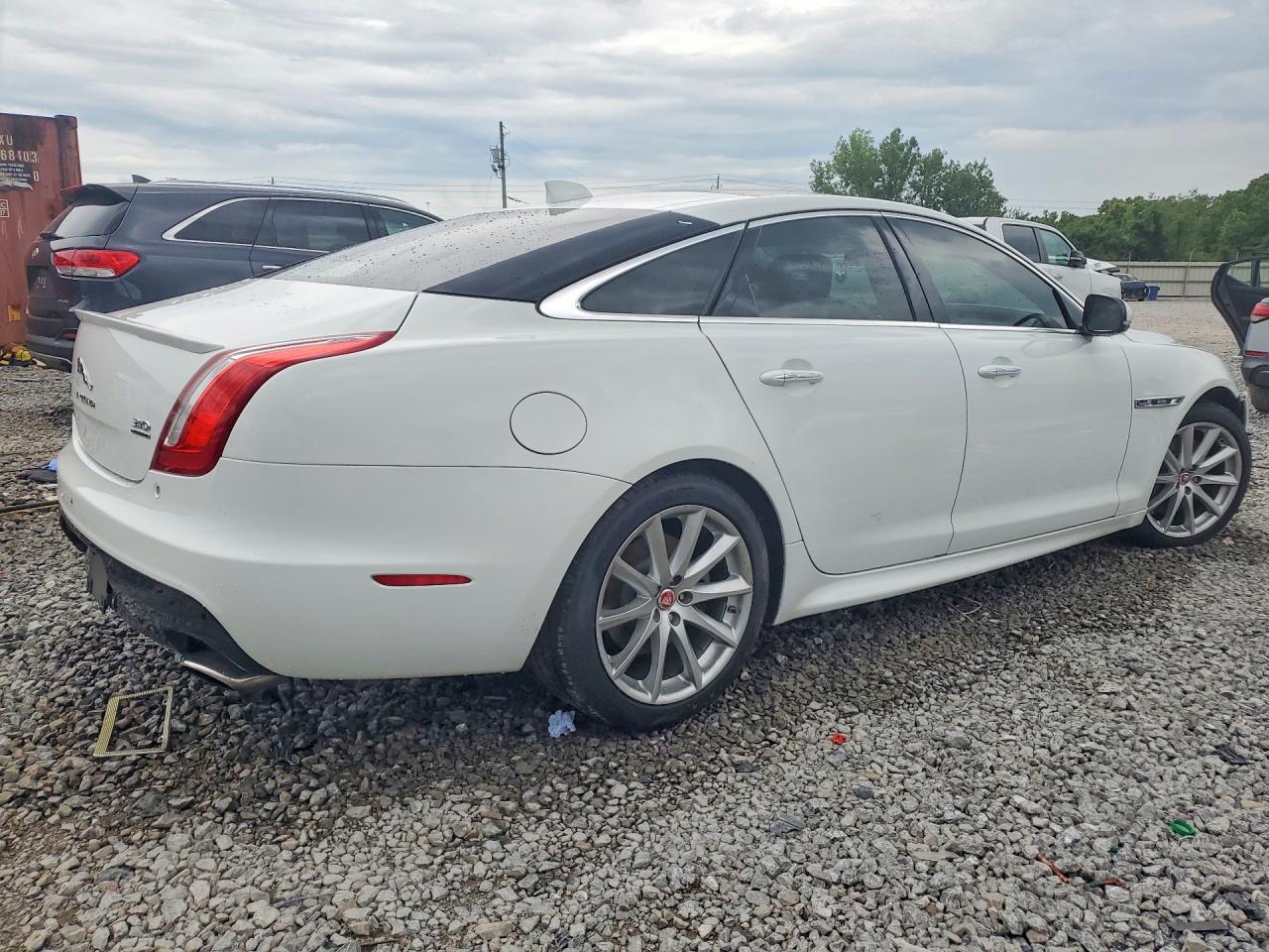 2016 JAGUAR Xj-Series