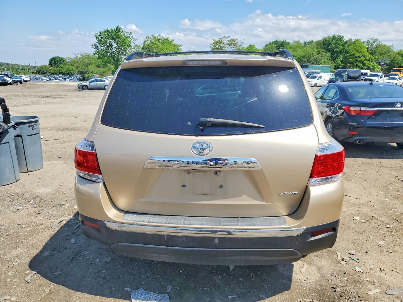 2011 TOYOTA HIGHLANDER