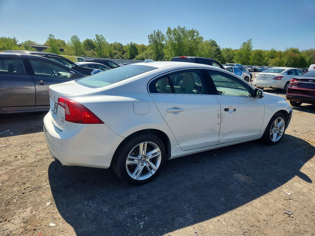 2015 VOLVO S60