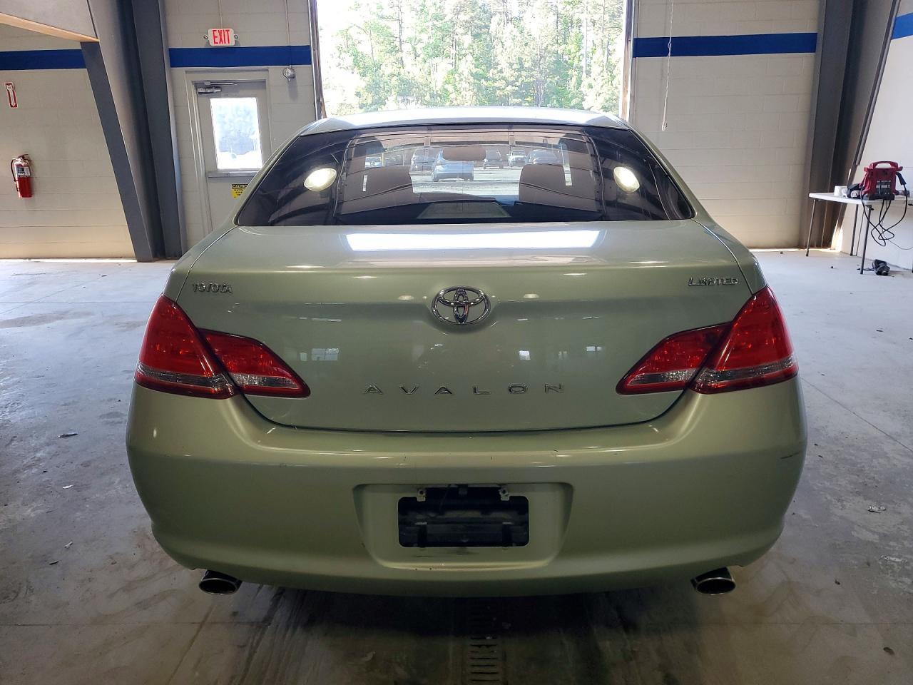 2006 TOYOTA Avalon