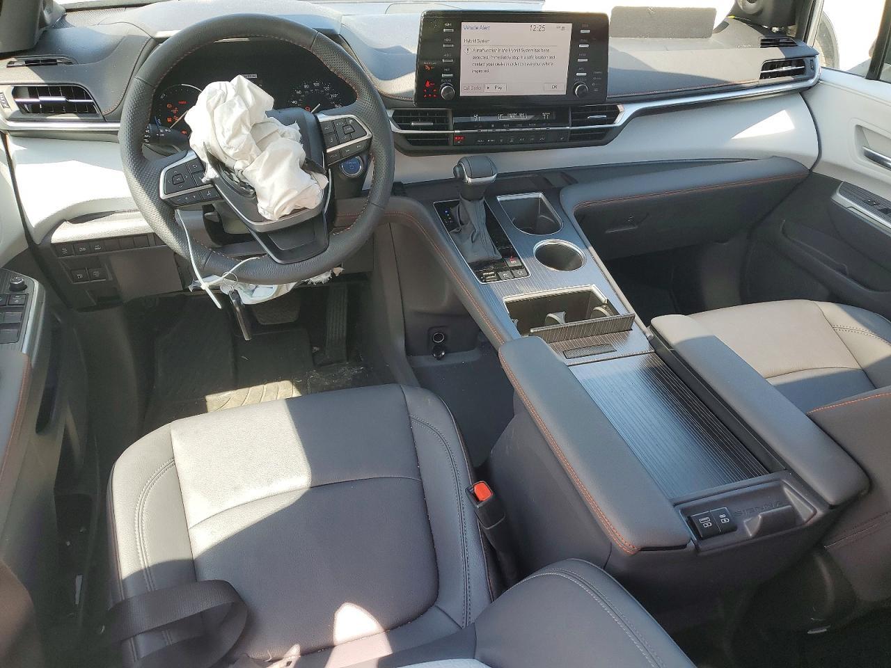 2024 TOYOTA SIENNA