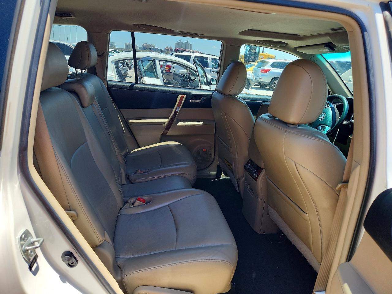 2013 TOYOTA HIGHLANDER