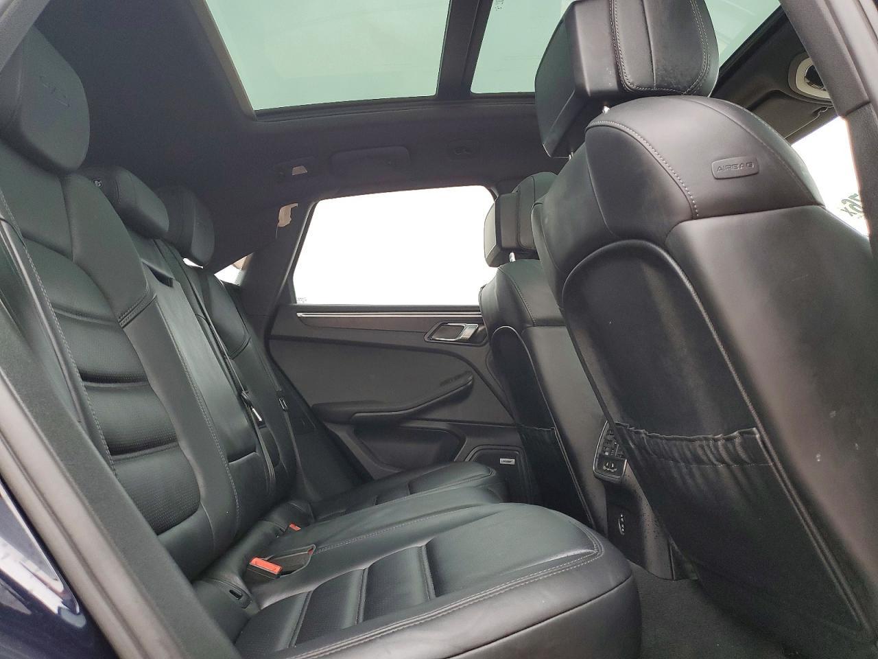 2021 PORSCHE Macan