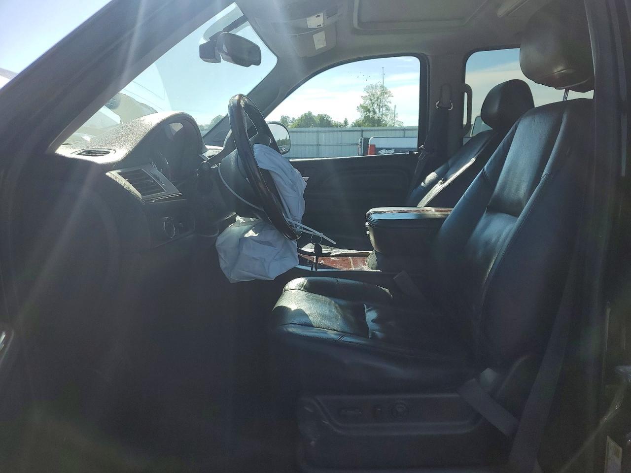 2011 CADILLAC Escalade ESV